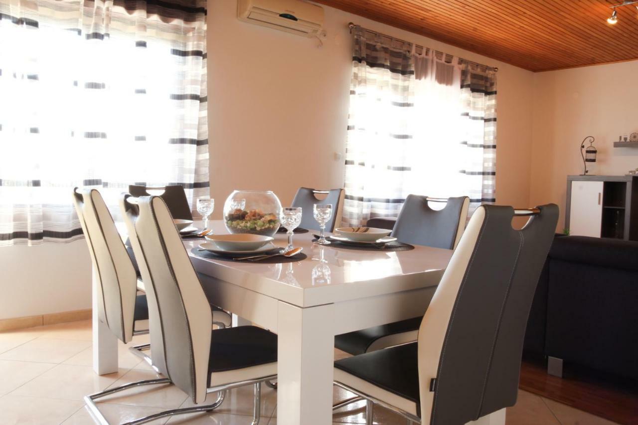 Salona Split Apartment ภายนอก รูปภาพ